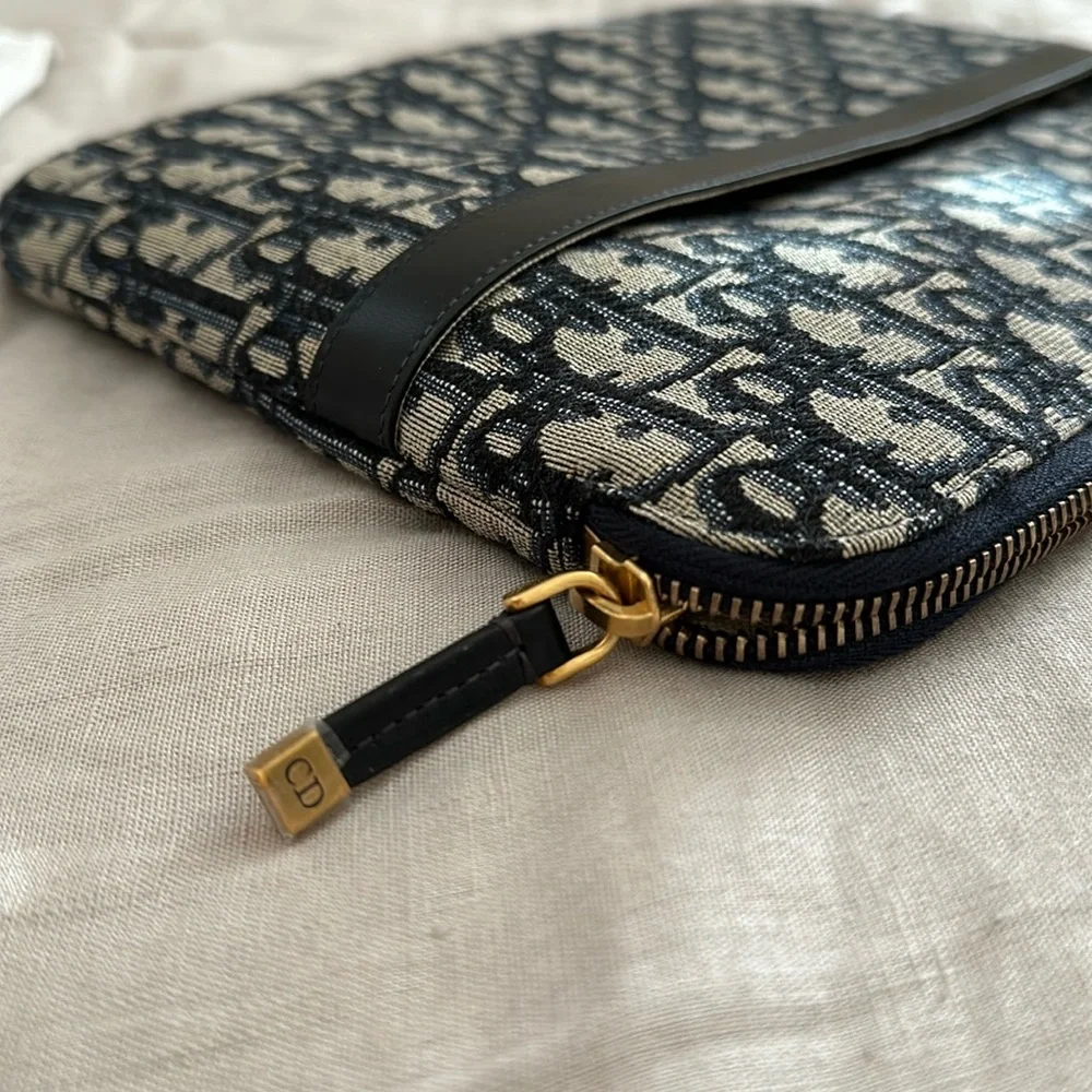 Dior Travel Pouch - Picture 4 of 6